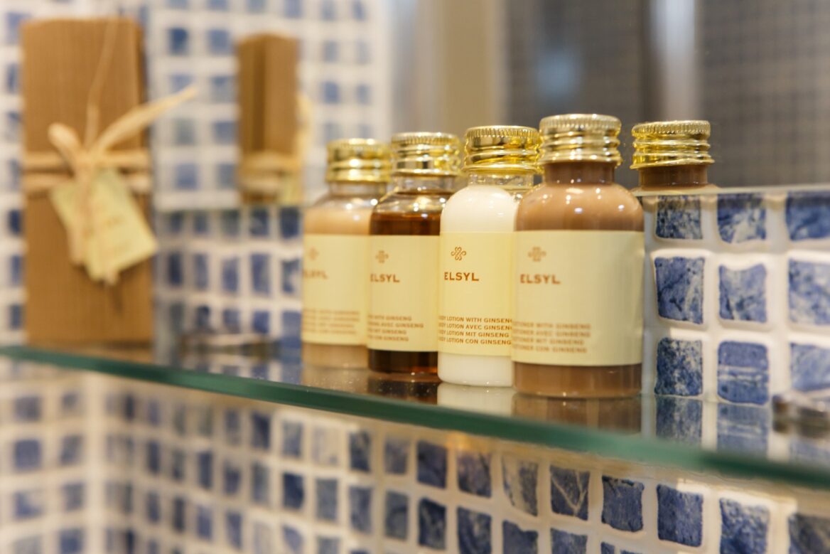 Apart-hotel central London with en-suite bathrooms.